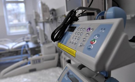 Covid-19 powoli opanowuje szpitale