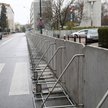 Barierki po raz pierwszy pojawiły się pod Sejmem w grudniu 2016 roku – odbyło się wówczas posiedzeni