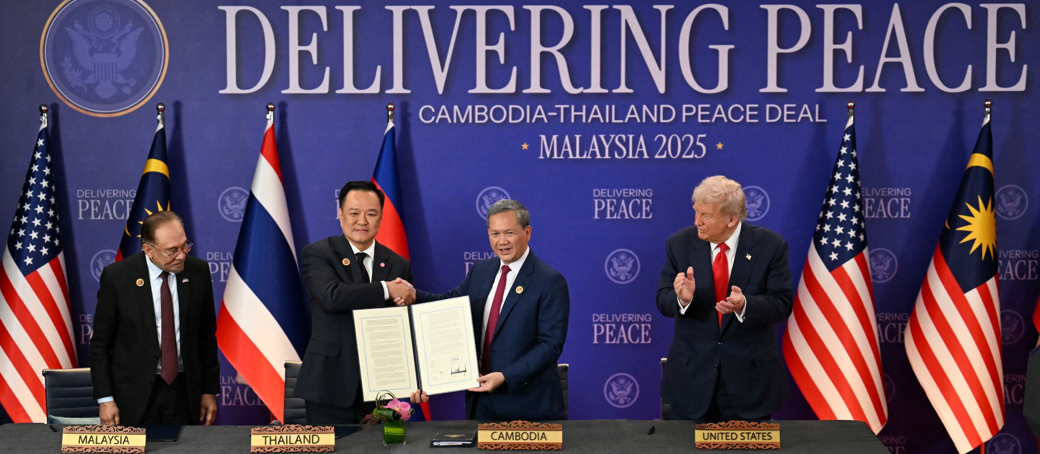 Dwa państwa w Azji podpisały umowę pokojową. Na ceremonii Donald Trump