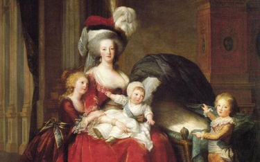 Maria Antonina z dziećmi. Ludwik XVII siedzi na kolanach matki (domena publiczna) Czy pokazać w gale
