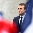 Emmanuel Macron lubi ceremoniał, zachowuje się jak monarcha republikański
