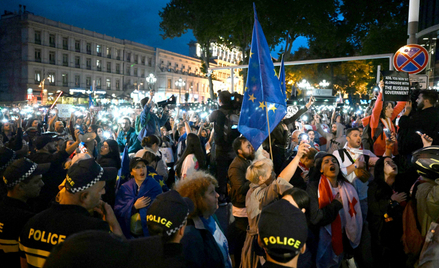 Kontrowersyjna ustawa o „agentach zagranicznych” wywołała protesty i starcia z policją w Tbilisi