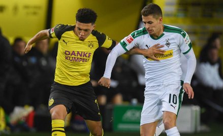 Jadon Sancho (z lewej) uważa, że Bundesliga to najlepsze miejsce dla młodych piłkarzy