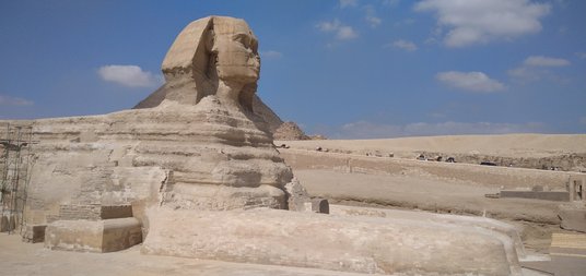 Wiszący Kościół w Kairze – siedziba koptyjskiego papieża. Świątynia wybudowana na ruinach rzymskiej 