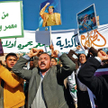 Protesty w Libii. Demonstranci żądają ustąpienia rządzącego krajem od 42 lat Muammara Kaddafiego. fo