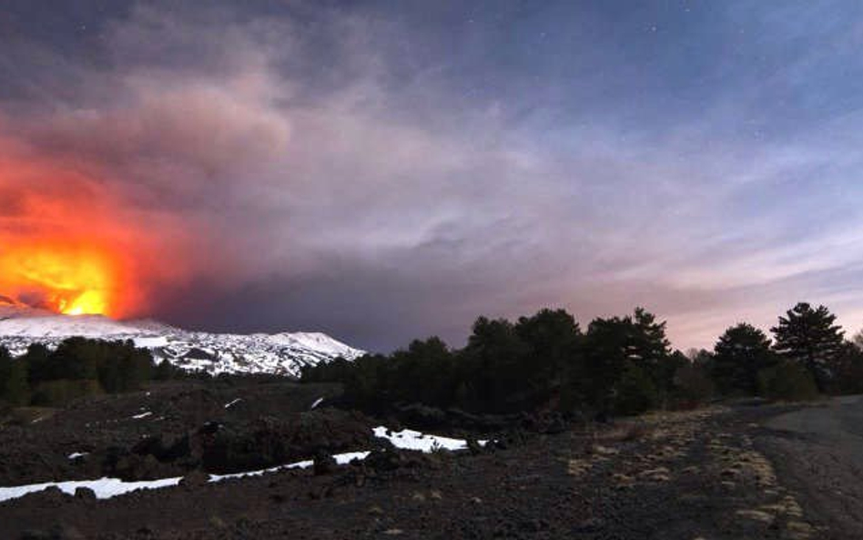 Włochy: Etna wybuchła. 10 osób rannych