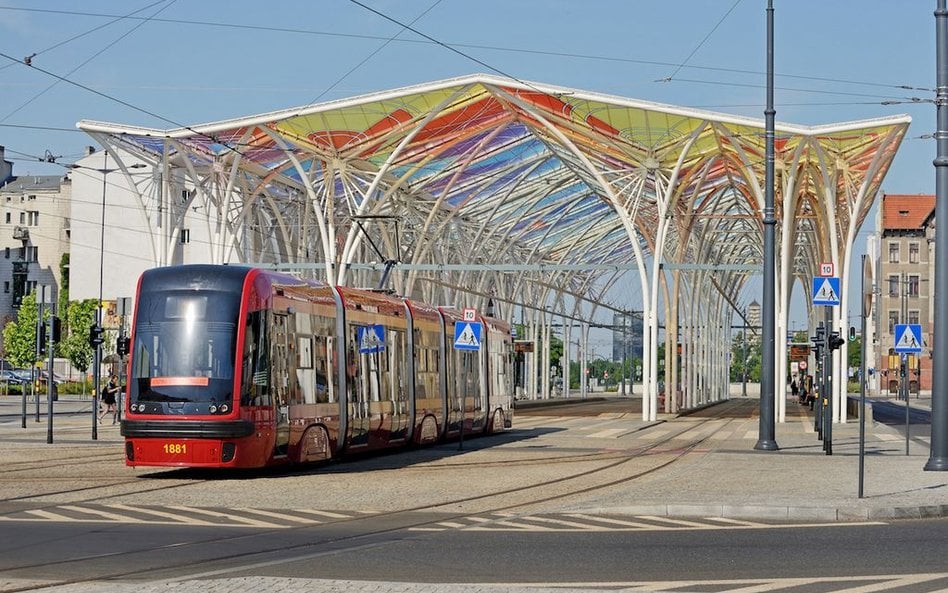 Powiedziała w tramwaju, że może być chora. Uciekali oknami