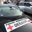 Konwój z pomocą humanitarną przygotowuje się do wyjazdu z magazynu z darami z całej Polski