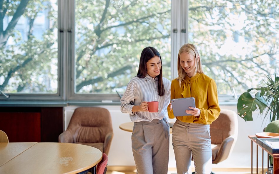 Stosowanie „bare minimum Monday” może poprawiać zarówno samopoczucie pracowników, jak i efektywność 