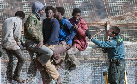 Hiszpania umacnia granice swojej afrykańskiej eksklawy w Ceucie. Nie chce imigrantów