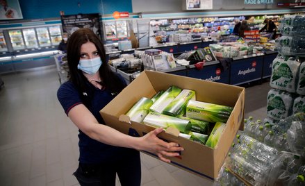 Aldi i Rossmann sprzedają testy na koronawirusa. Na razie w Niemczech