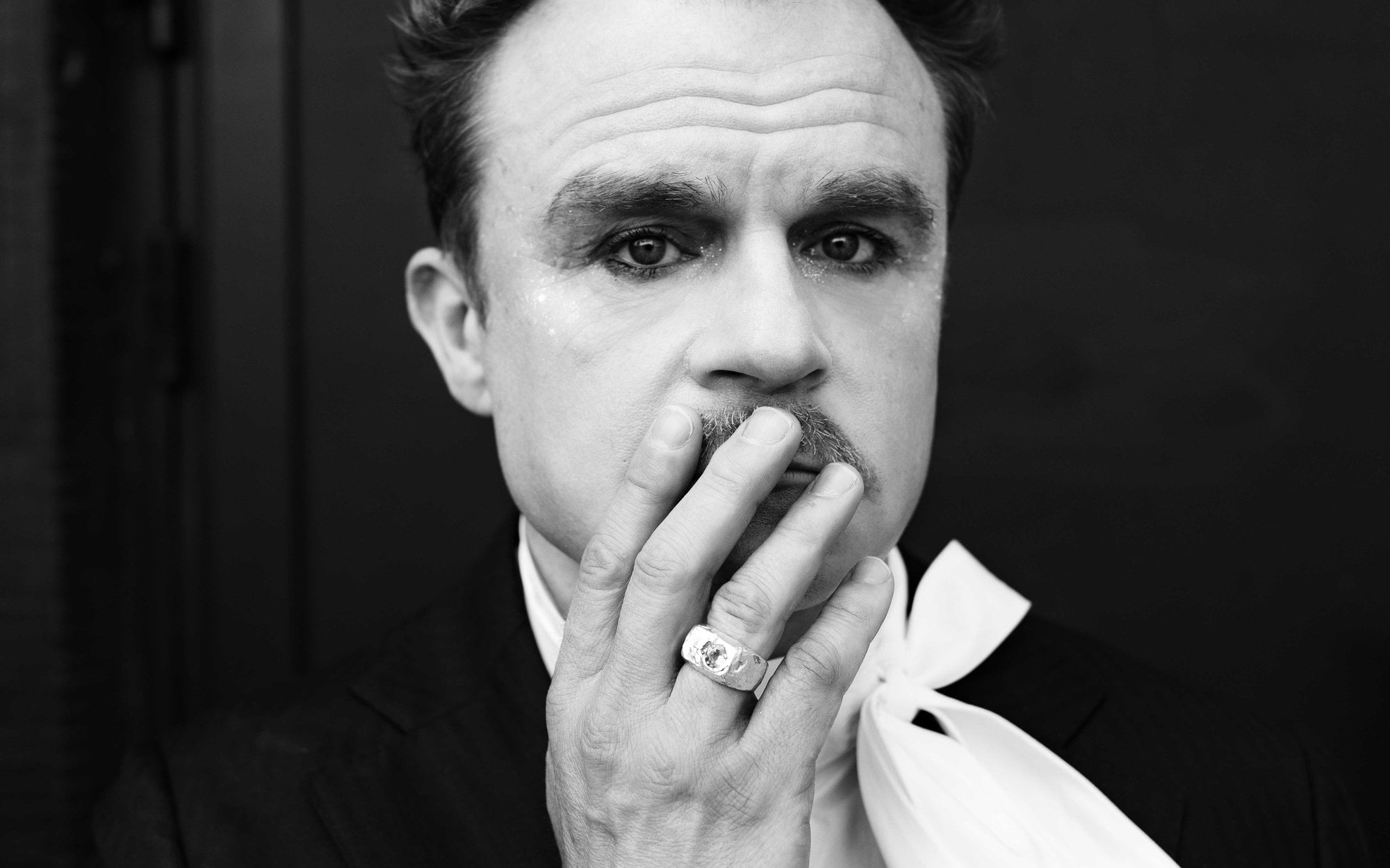 Piotr Rogucki świętuje 30 lat na scenie. Rusza projekt „Rogucki x 30” i trasa „Transmutacje”