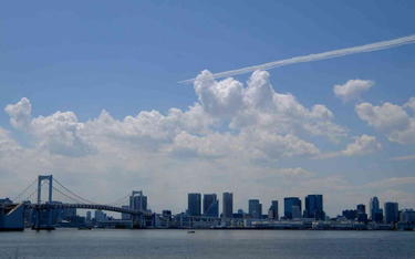 Samoloty sił powietrznych nad Tokio oddały hołd lekarzom