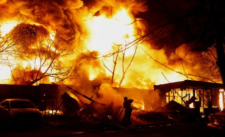 Pożar po nocnym ataku Rosji na Kijów