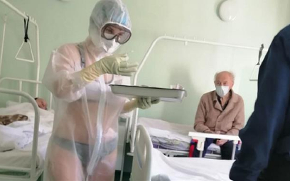 Rosja: Pielęgniarka w bikini dostała naganę
