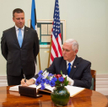 Maxine Waters: Mike Pence wkrótce zastąpi Donalda Trumpa