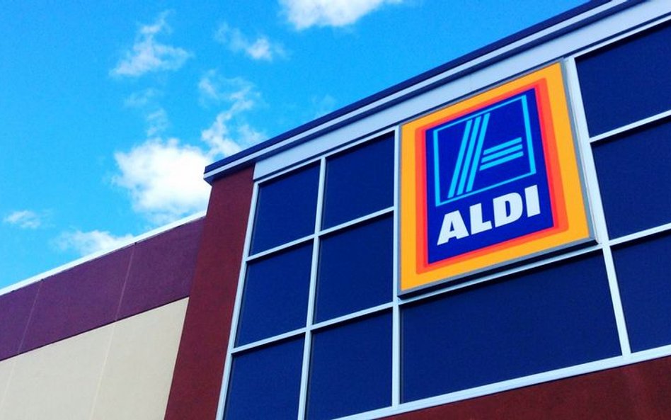 Aldi forsuje e-mobilność. Idziesz po zakupy, a samochód się ładuje