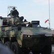 Moździerz samobieżny kalibru 120 mm na podwoziu kołowym M120 Rak na defiladzie z okazji Święta Wojsk
