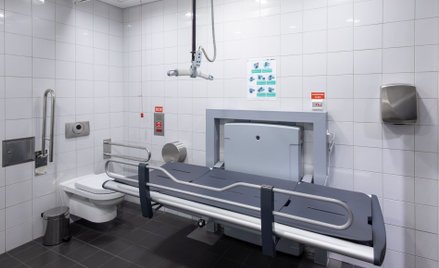 Na lotnisku w Gdańsku, w różnych punktach terminala, pojawiły się cztery komfortki