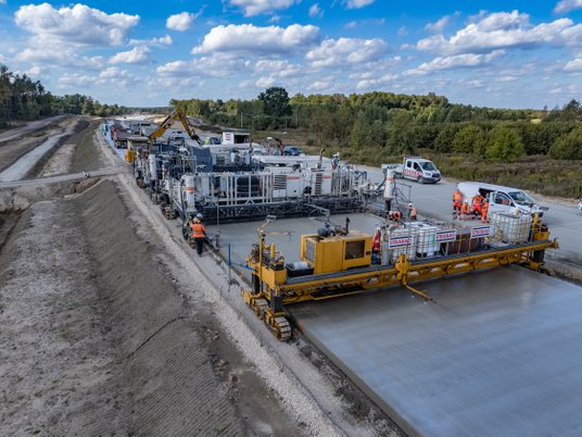 Na odcinku A2 Siedlce Zachód–Malinowiec STRABAG po raz pierwszy w Polsce zastosował niskoemisyjny be