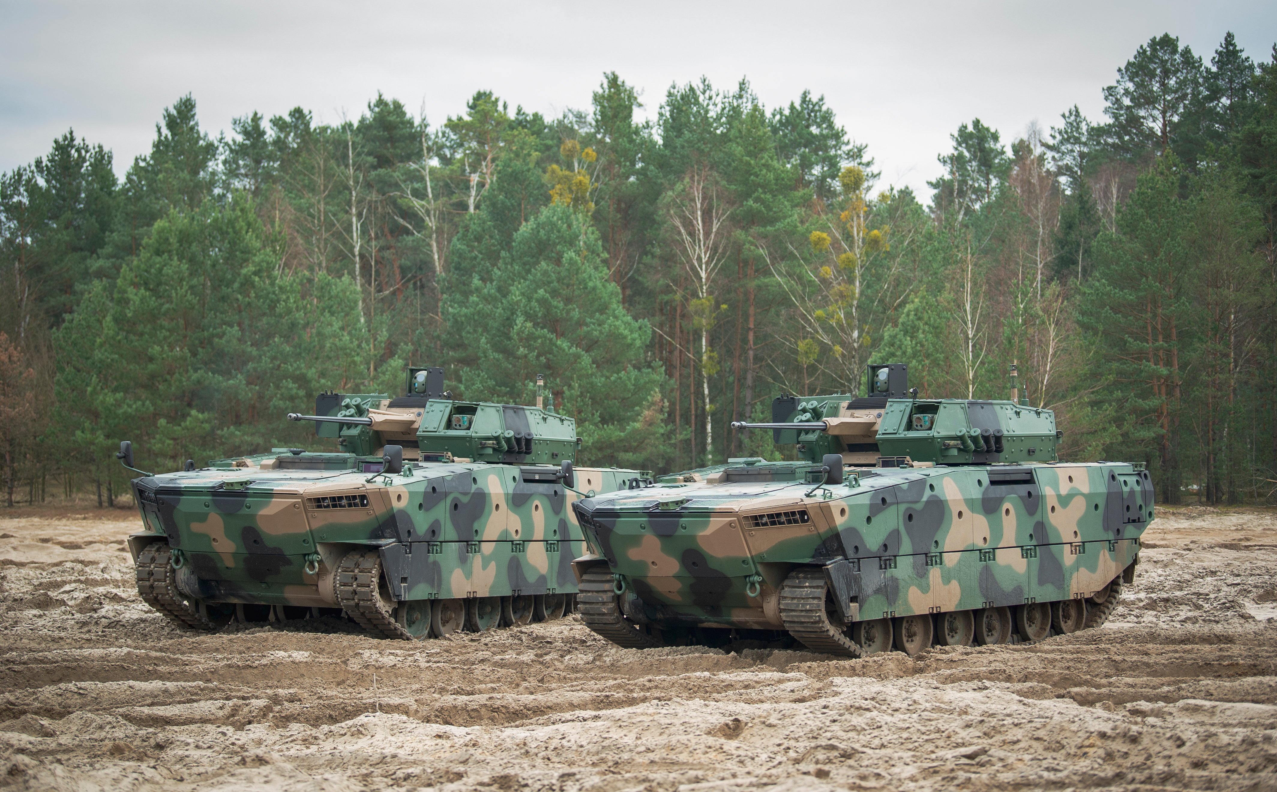 Broń czy PKB? Jak wydawać na obronność, by gospodarka na tym zyskała