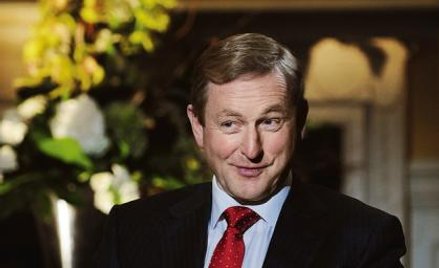Enda Kenny – od marca 2011 r. premier Irlandii, polityk centroprawicowej partii Fine Gael. Stopniowo
