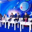 Trzeba pomagać uchodźcom na miejscu – zgodzili się uczestnicy krynickiej debaty „Jak pomagać w czasa