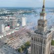 W całej Warszawie (na zdj. rondo Dmowskiego) o godz. 17 oddano hołd powstańcom. W zadumie zatrzymały