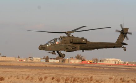 Helikopter Apache w bazie Fort Riley w stanie Kansas (Fot. Demon Brigade / Foter / CC BY)