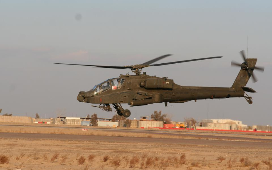 Helikopter Apache w bazie Fort Riley w stanie Kansas (Fot. Demon Brigade / Foter / CC BY)