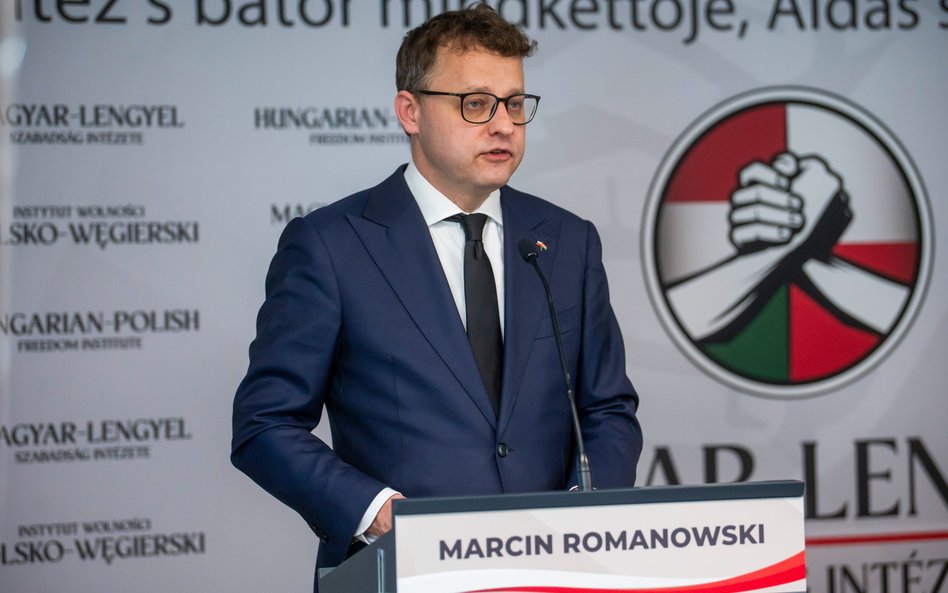 Poseł PiS, były wiceminister sprawiedliwości Marcin Romanowski podczas konferencji prasowej w Budape