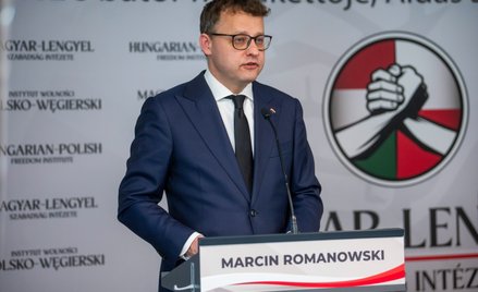 Poseł PiS, były wiceminister sprawiedliwości Marcin Romanowski podczas konferencji prasowej w Budape