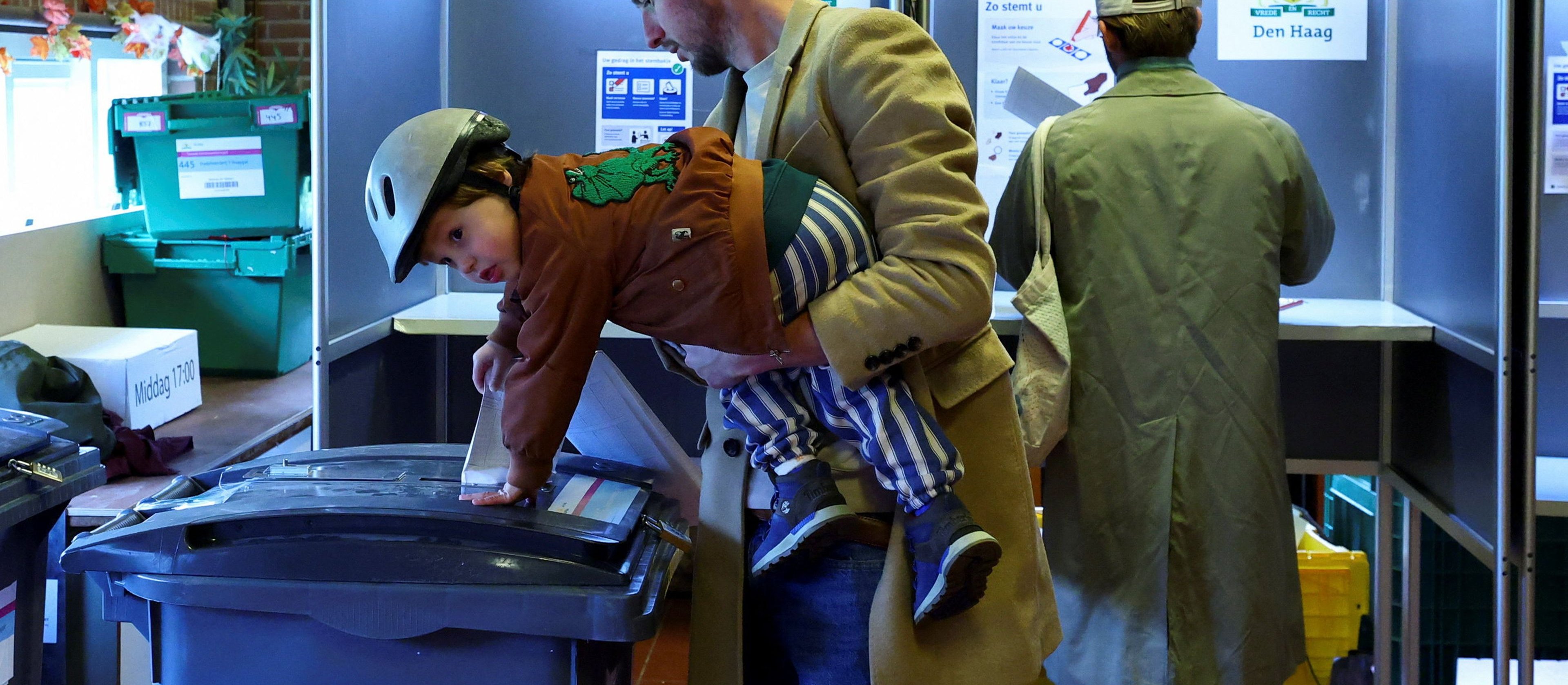 Wybory w Holandii. Exit polls: Centrowa D66 wygrywa, Geert Wilders traci 12 mandatów