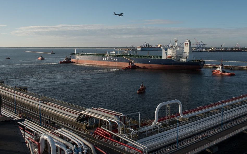 Do Gdańska przybyły tankowce "Atlantas" i "Calida" z ropą z Iranu, trwa rozładunek