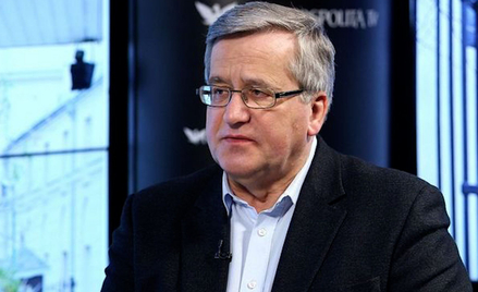 Bronisław Komorowski stwierdził z dezaprobatą, że Zełenski „pręży mięśnie”