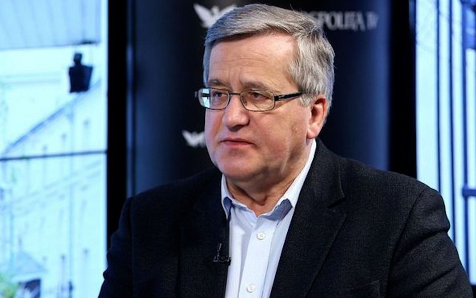 Bronisław Komorowski stwierdził z dezaprobatą, że Zełenski „pręży mięśnie”