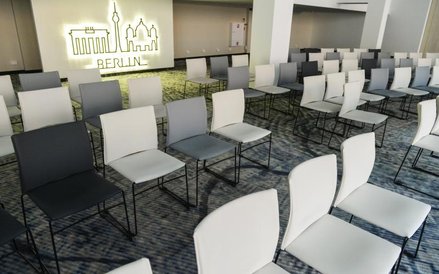 Sale konferencyjne nazwano nazwami miast.