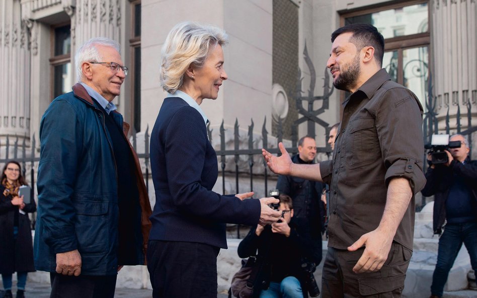 Wołodymyr Zełenski miał szczęście, że trafił na Ursulę von der Leyen, która jest skłonna walczyć o w