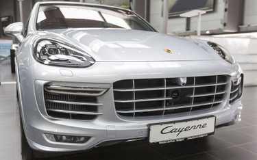 Augustów: Porsche Cayenne za 120 tys. zł skradzione najpierw w Rosji, teraz z komendy policji