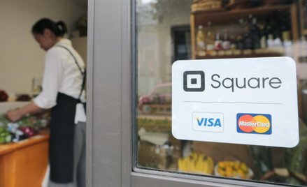 Dlaczego warto płacić kartą