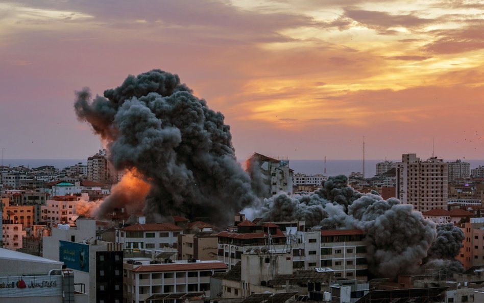 Izrael wciąż bombarduje cele w Strefie Gazy