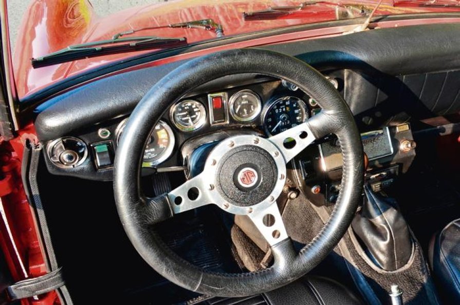 Brytyjski roadster MG Midget to także klasyk, który daje ogromna frajdę z jazd.