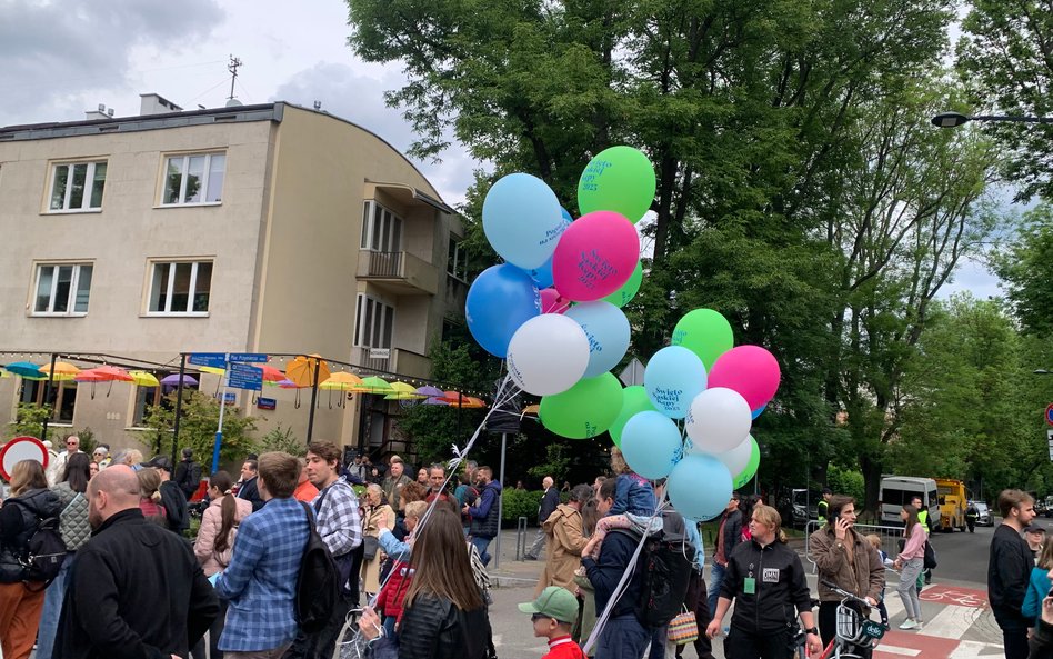 Ulica Francuska zmieniła się w barwny deptak