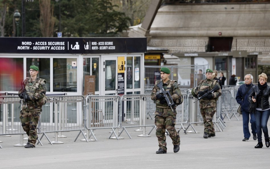 Wojsko na ulicach Paryża