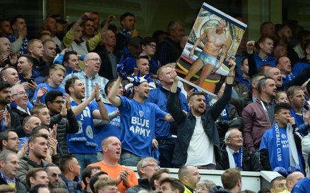 Kibice Leicester na stadionie Old Trafford w Manchesterze