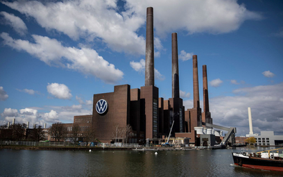 Prokuratura przeszukuje biura VW. Zawyżone pensje członków rady zakładowej