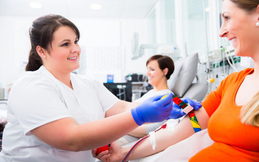Dawcy przysługuje zwolnienie od pracy na czas wskazany w zaświadczeniu stacji krwiodawstwa.