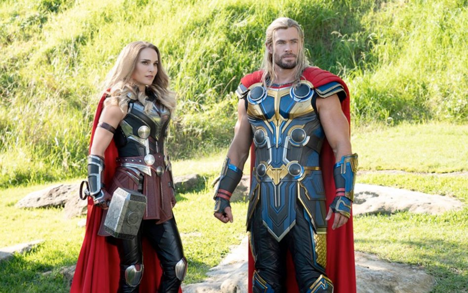 Natalie Portman i Chris Hemsworth w filmie „Thor: Miłość i grom”