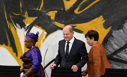 Na zdjęciu: Ngozi Okonjo-Iweala (L), Olaf Scholz (C) i Kristalina Georgiewa (P)