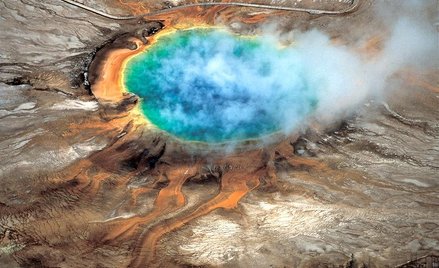 Jedno z gorących źródeł na terenie parku Yellowstone